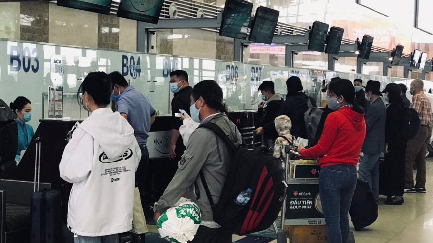 Phải lấy mẫu xét nghiệm tất cả các trường hợp còn sót ở sân bay Nội Bài trong ngày 30 Tết